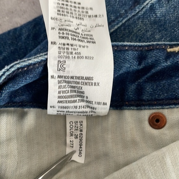 Abercrombie & Fitch Annie Girlfriend jeans distressing & floral embroidery 2/26R - Picture 12 of 16
